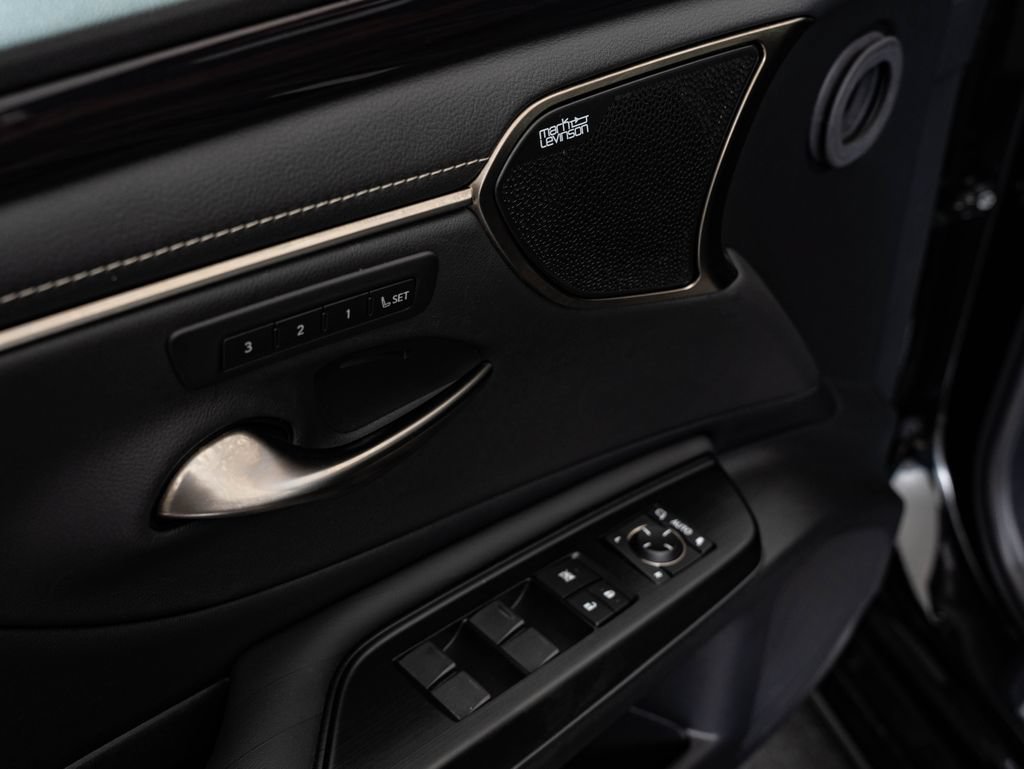 Certified 2020 Lexus ES 300h Ultra Luxury w/ Accessory Package FWD image 26