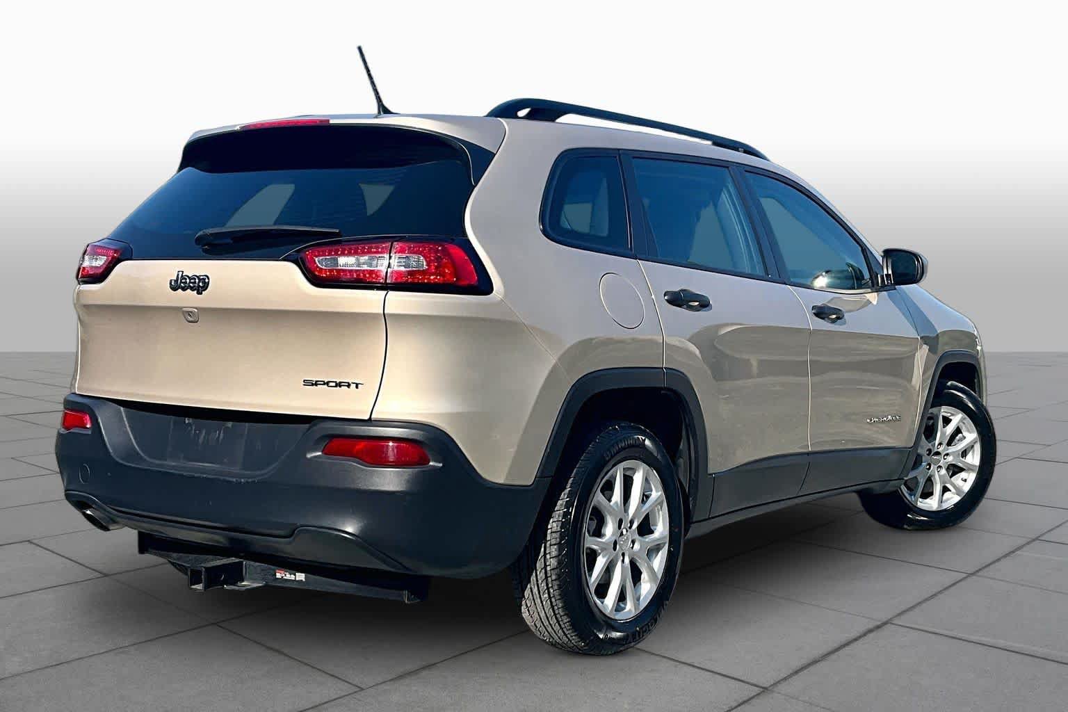Used 2015 Jeep Cherokee Sport w/ Sport Appearance Group FWD image 13