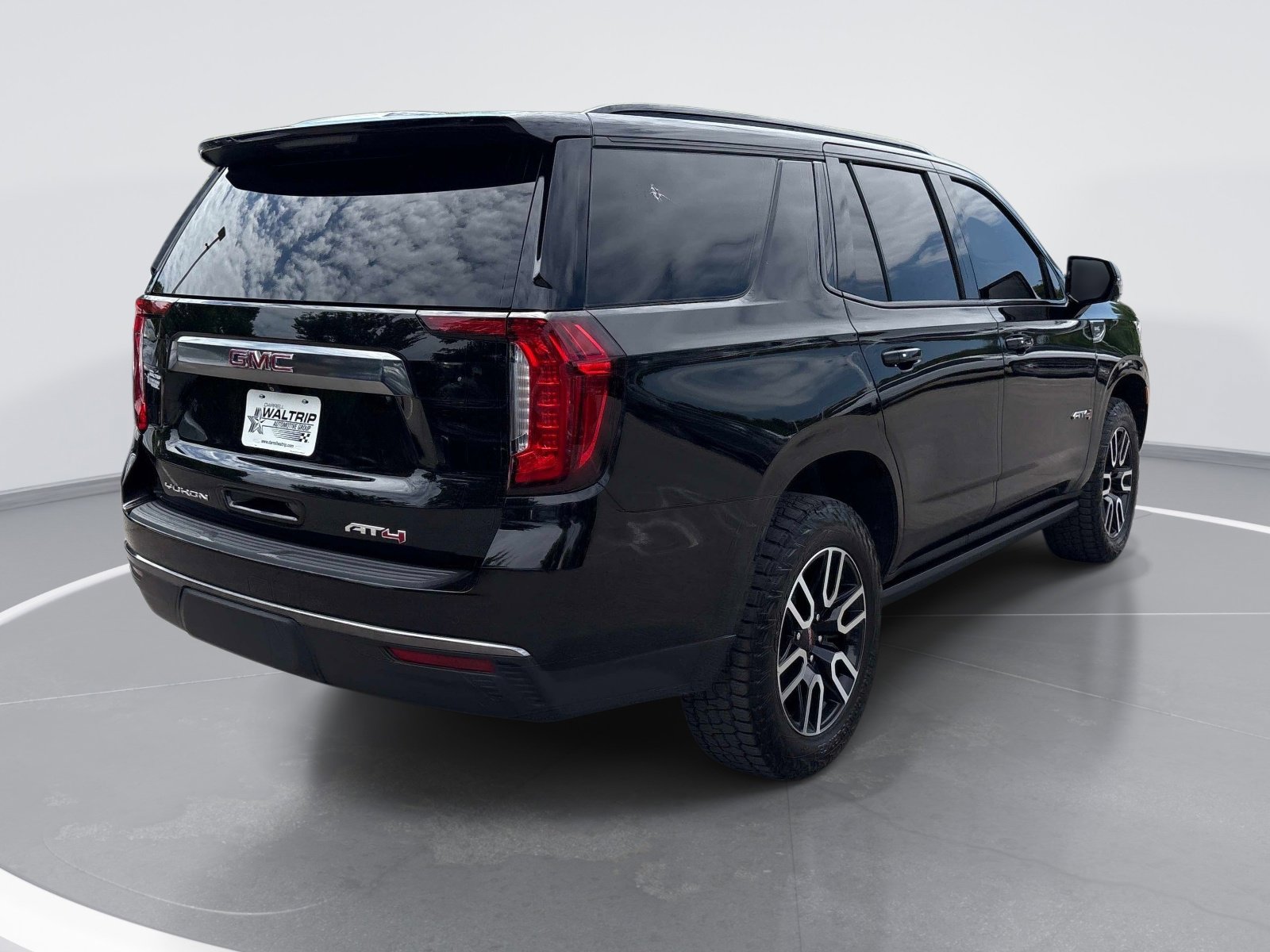 Used 2021 GMC Yukon AT4 w/ AT4 Premium Package AWD/4WD image 8