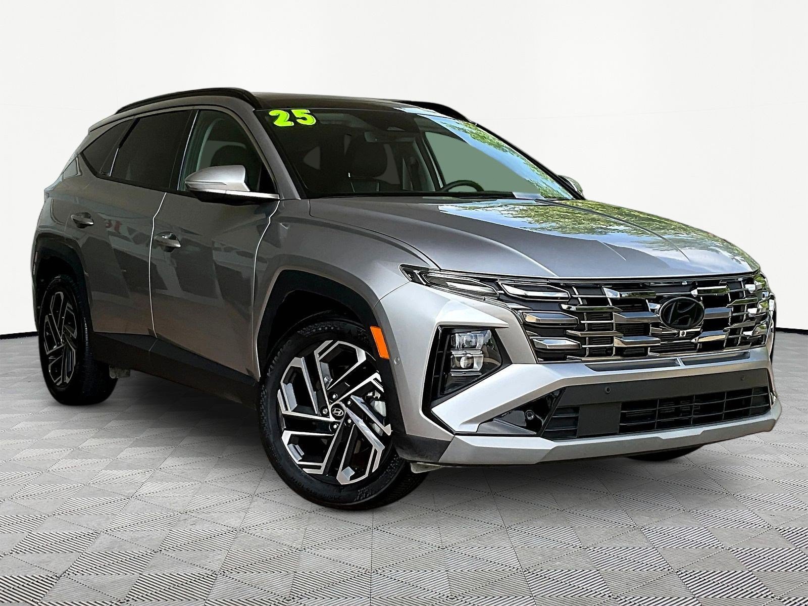 Used 2025 Hyundai Tucson Limited FWD image 3