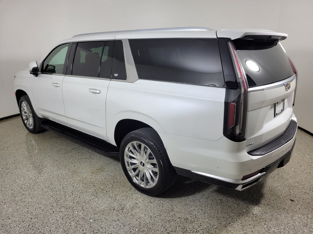 Used 2024 Cadillac Escalade ESV Premium Luxury RWD image 3
