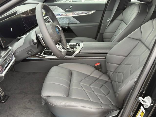 New 2026 BMW i7 xDrive60 w/ Premium Package image 17