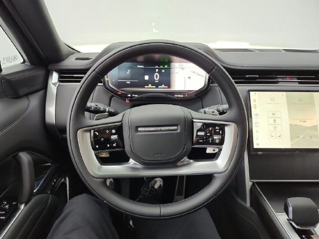 New 2026 Land Rover Range Rover Long Wheelbase SE AWD/4WD image 32