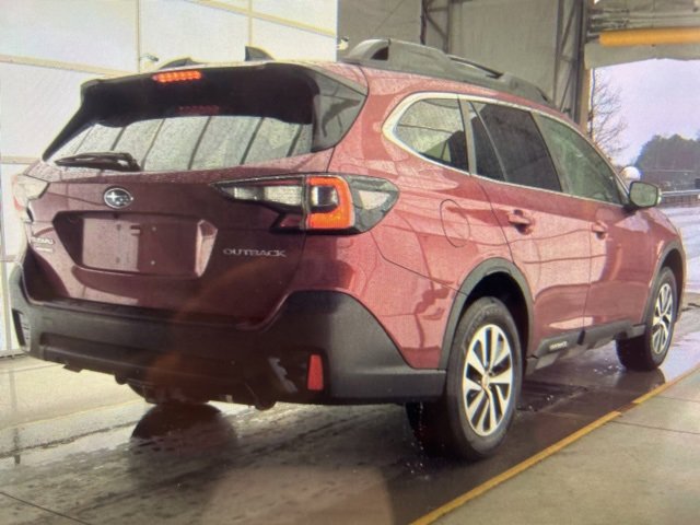 Used 2022 Subaru Outback Premium image 2