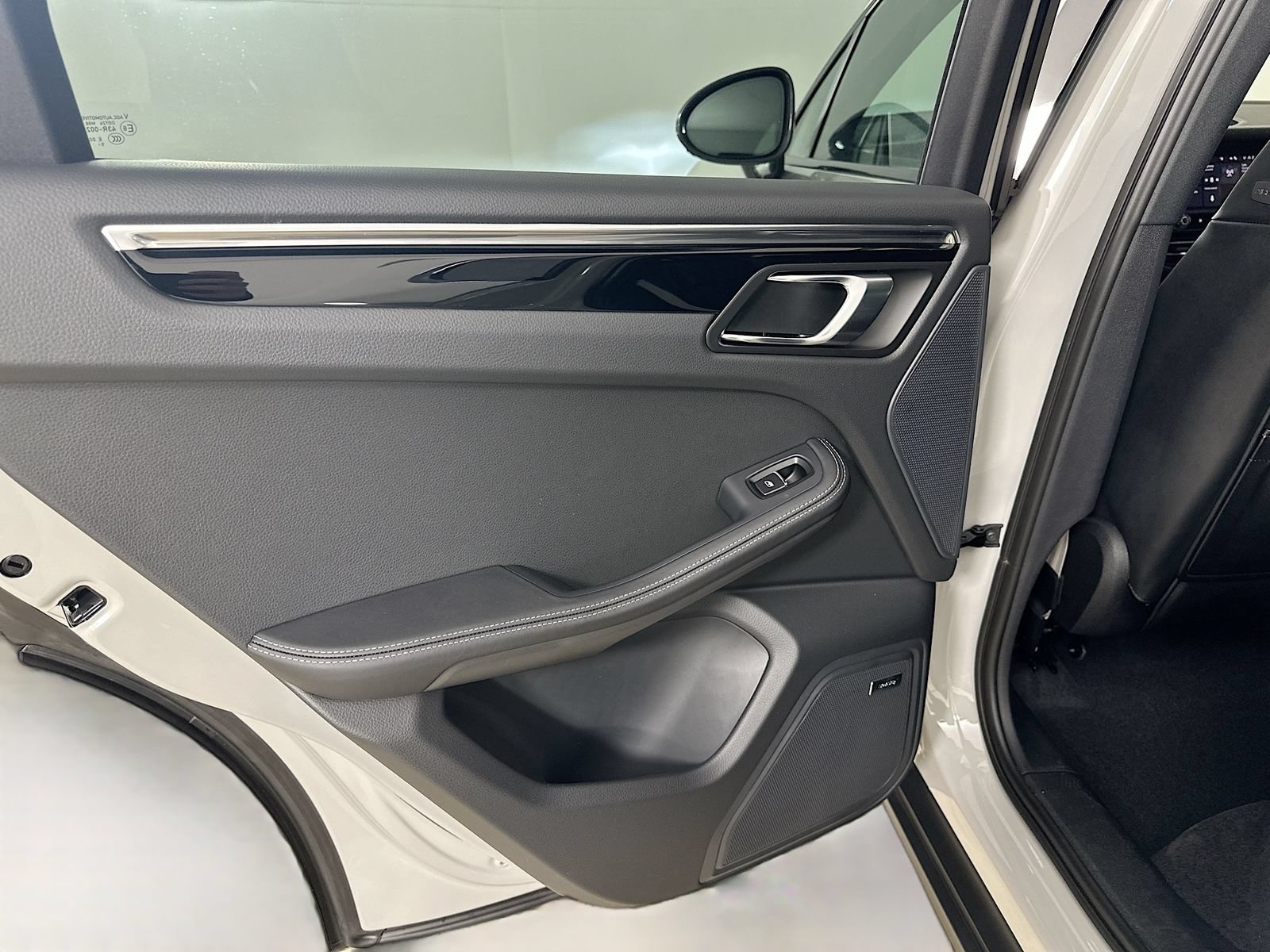New 2026 Porsche Macan Turbo AWD/4WD image 36