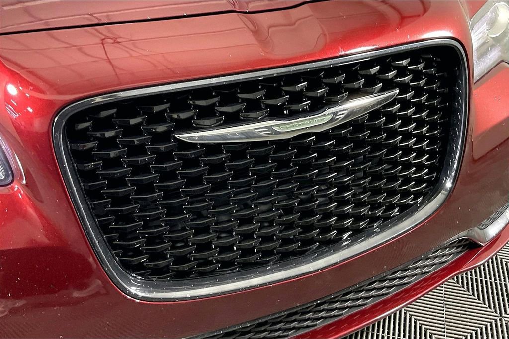 Used 2019 Chrysler 300 Touring w/ Sport Appearance Package image 36