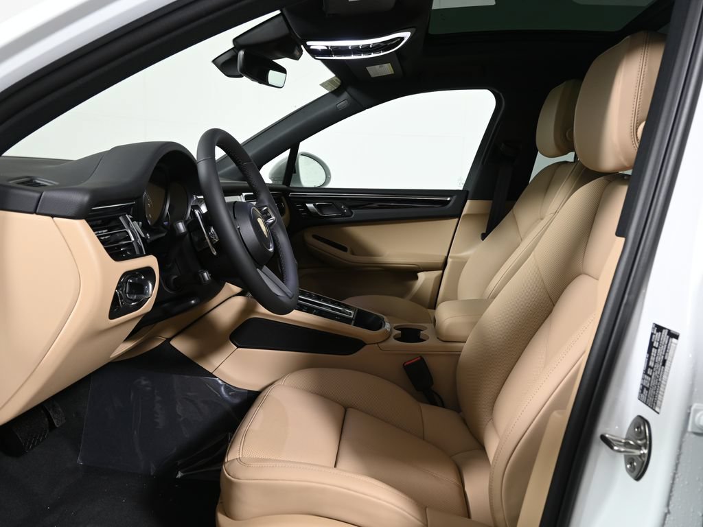 New 2026 Porsche Macan AWD/4WD image 5