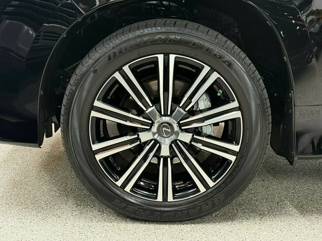 Used 2021 Lexus LX 570 4WD w/ Luxury Package image 28
