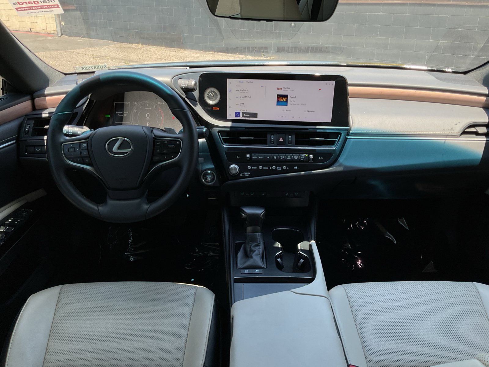 Used 2025 Lexus ES 300h w/ Premium Package FWD image 15