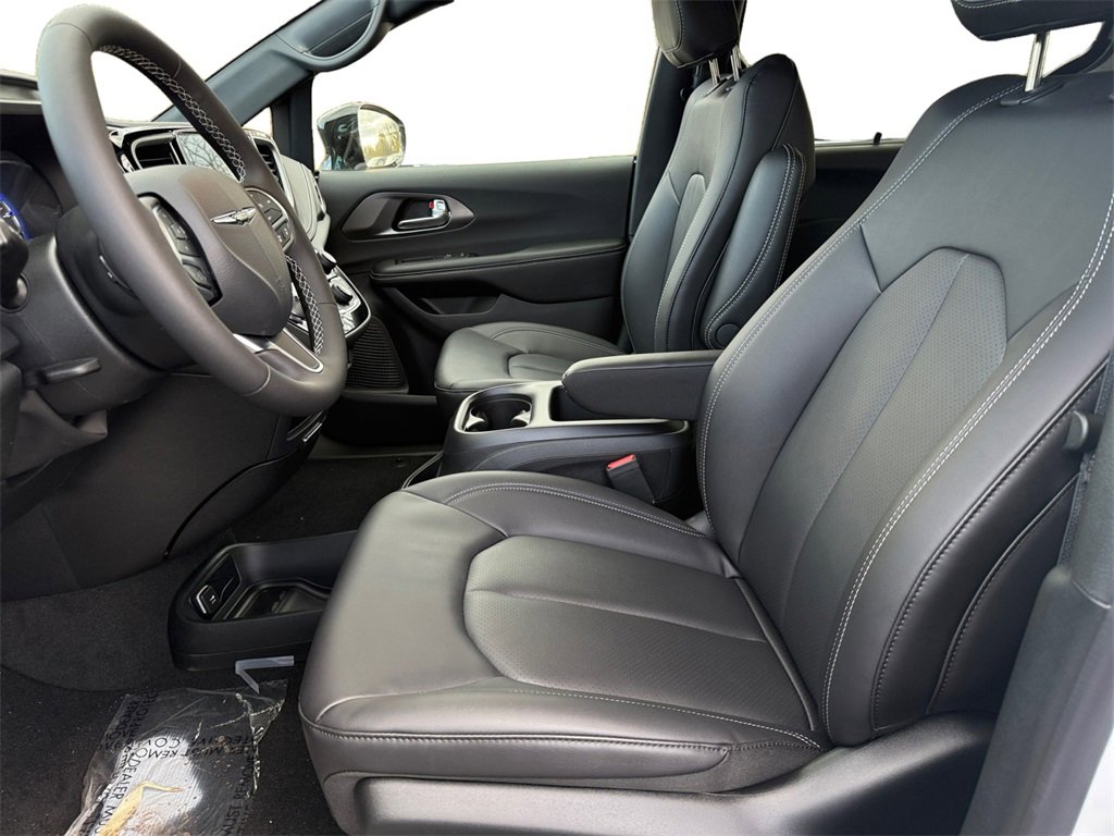New 2026 Chrysler Pacifica Select image 9