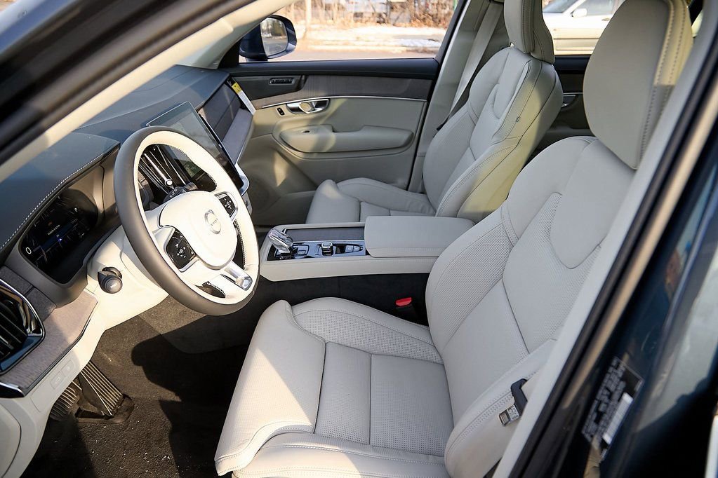 New 2026 Volvo XC90 T8 Ultra w/ Protection Package Premier image 13