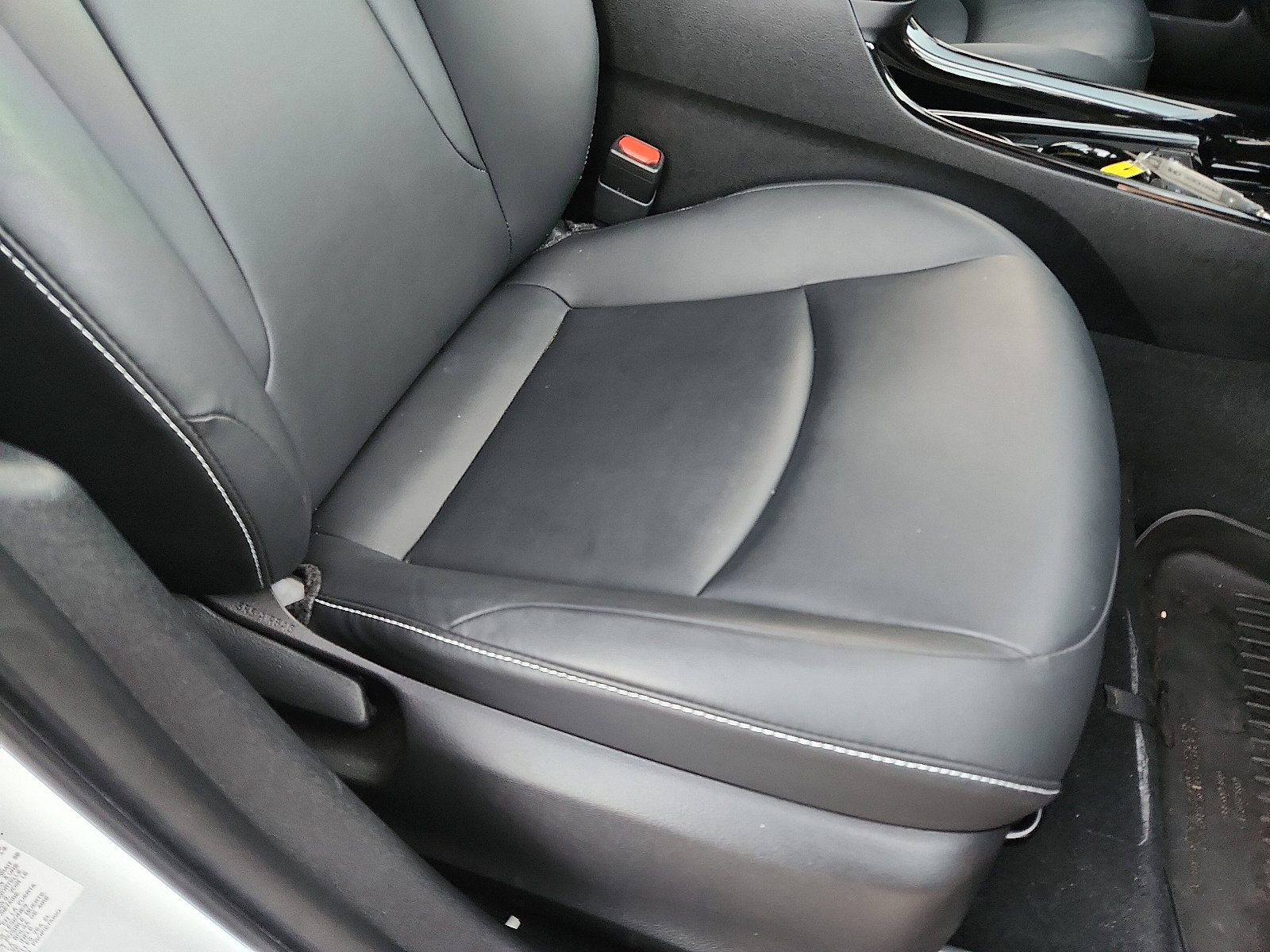 Used 2022 Toyota Prius Prime XLE image 32