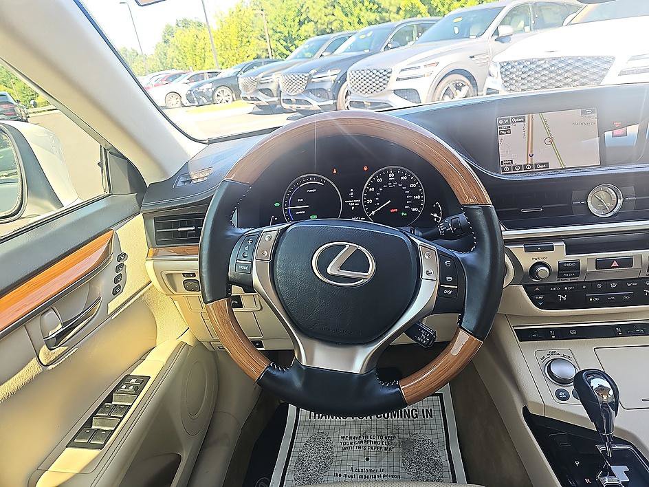 Used 2015 Lexus ES 300h w/ Navigation System Package FWD image 17