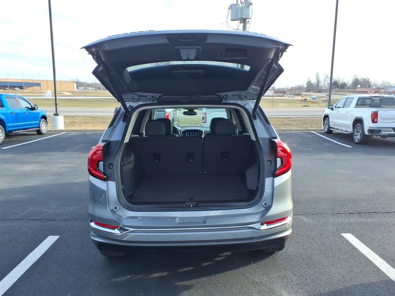 Used 2023 GMC Terrain Denali w/ Denali Premium Package image 6