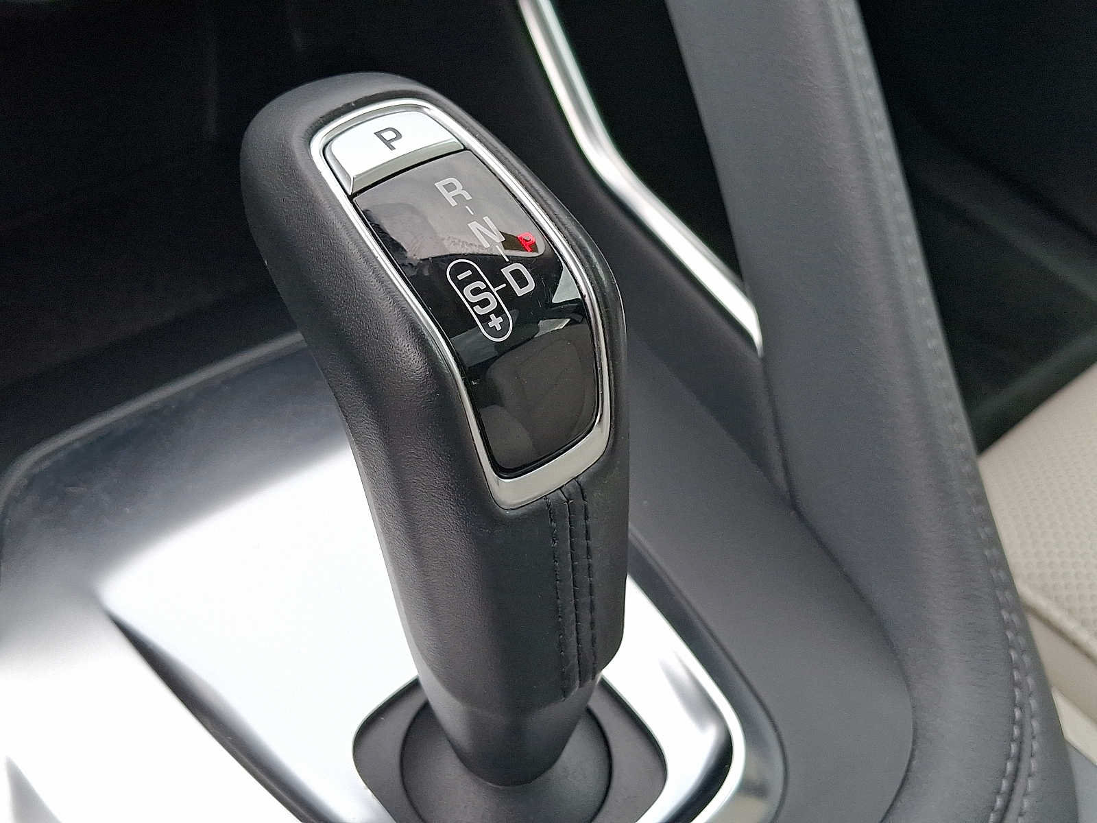 Used 2020 Jaguar E-PACE SE AWD/4WD image 15