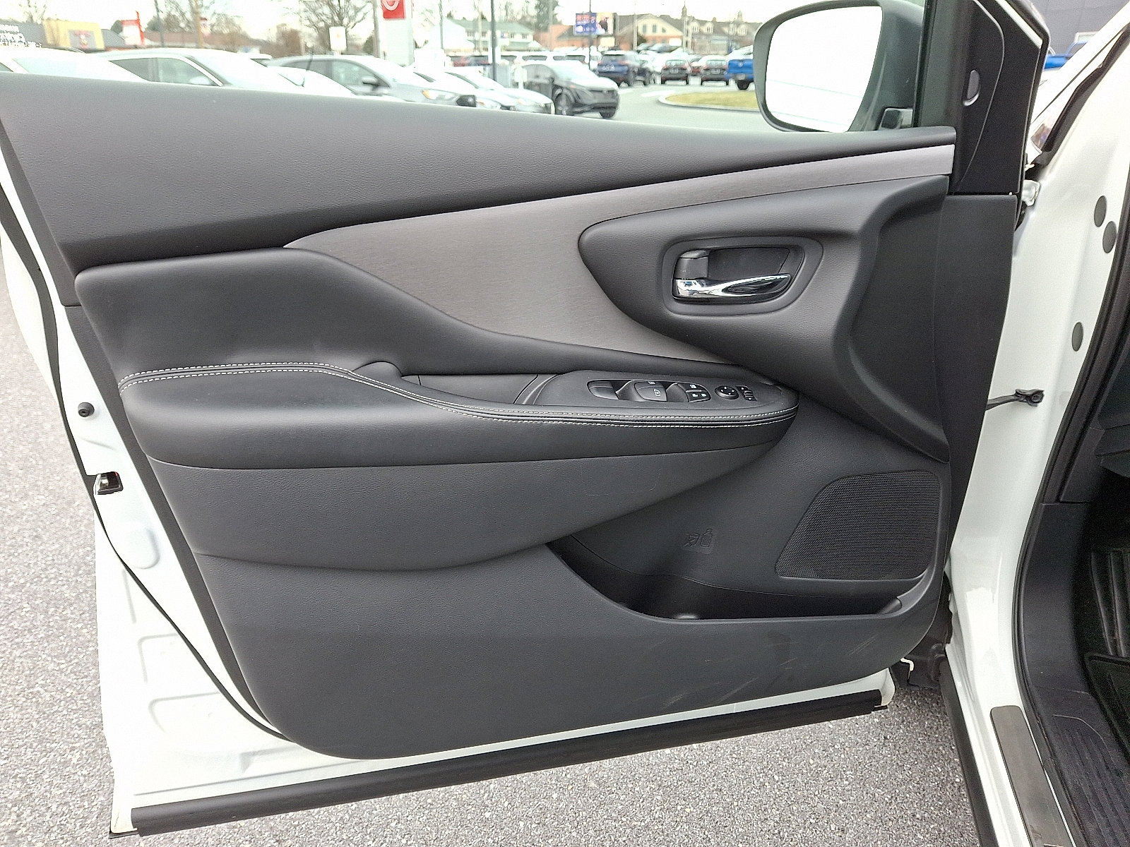 Certified 2024 Nissan Murano SV w/ SV Midnight Edition Package image 16