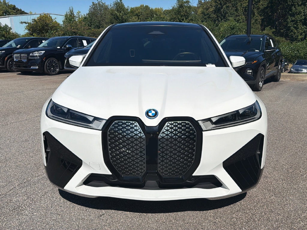 Used 2023 BMW iX xDrive50 w/ Sport Package AWD/4WD image 2
