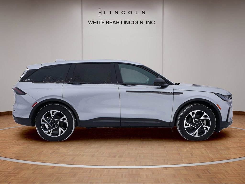 Used 2024 Lincoln Nautilus Premier w/ Equipment Group 102A image 4