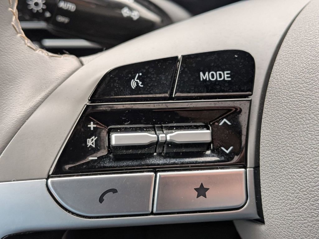 Used 2025 Hyundai Elantra SEL FWD image 14
