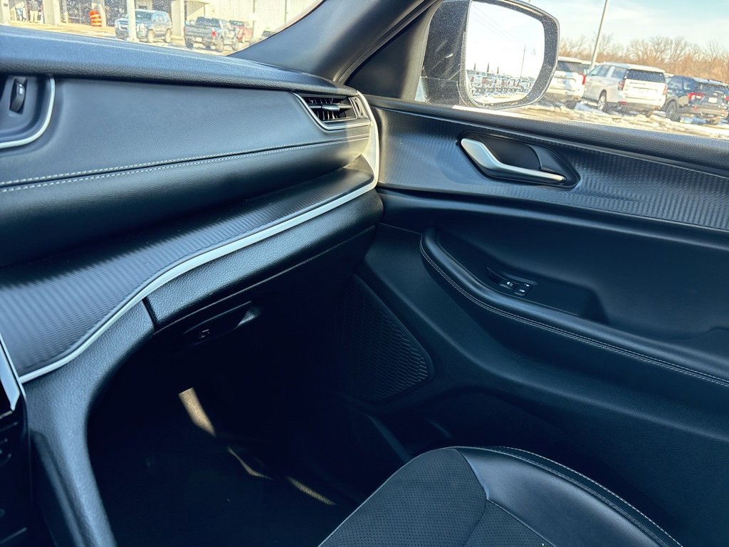 Used 2023 Jeep Grand Cherokee L Laredo image 19