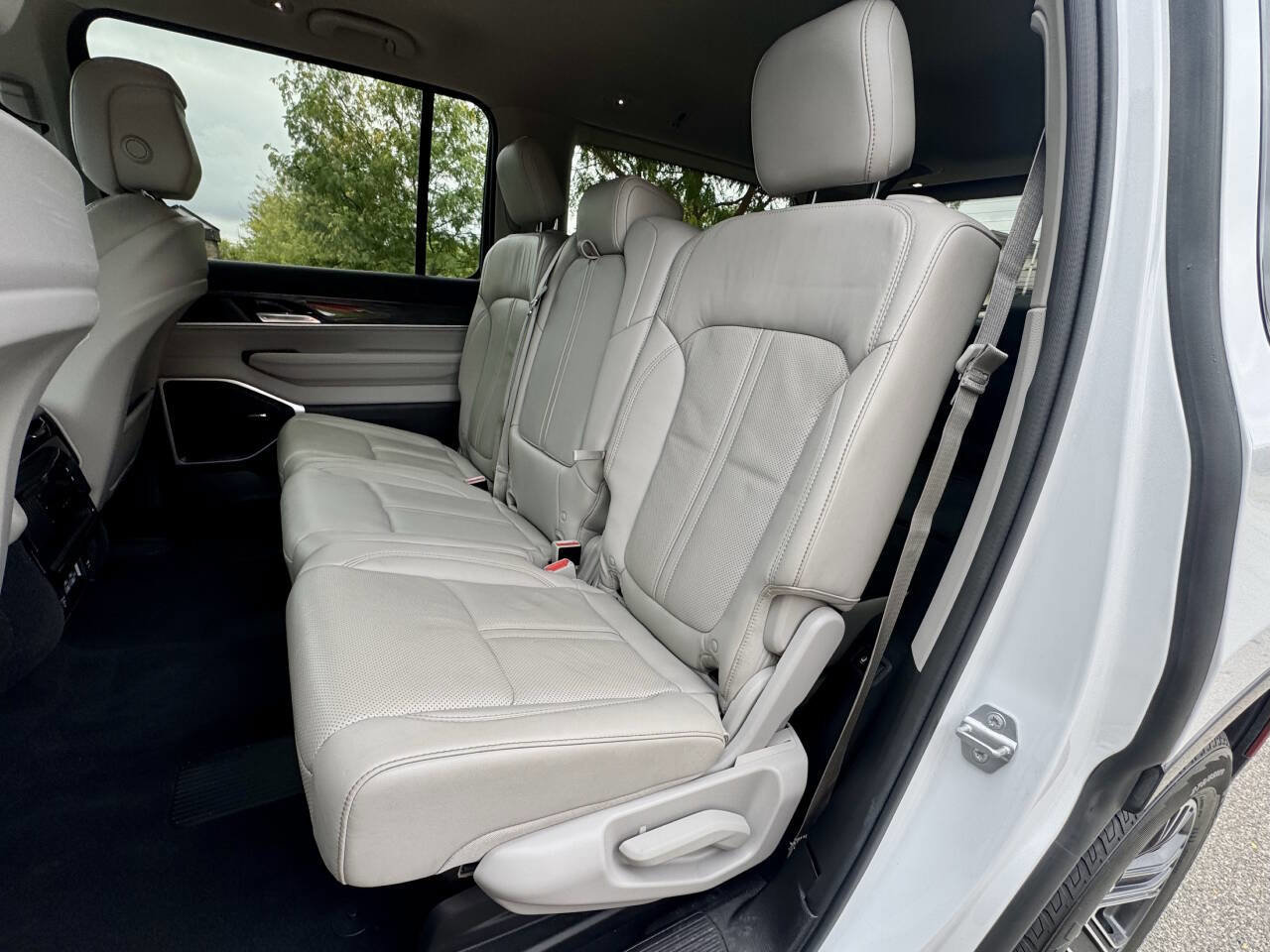 Used 2022 Jeep Wagoneer Series III image 34