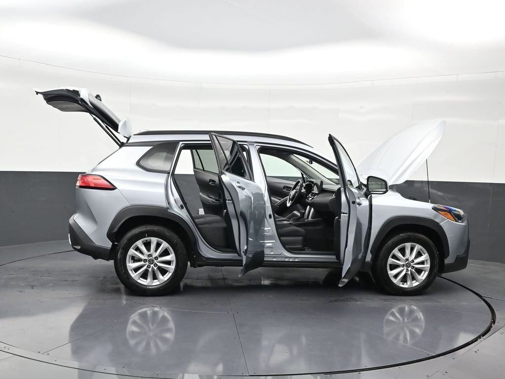 Used 2024 Toyota Corolla Cross LE image 32