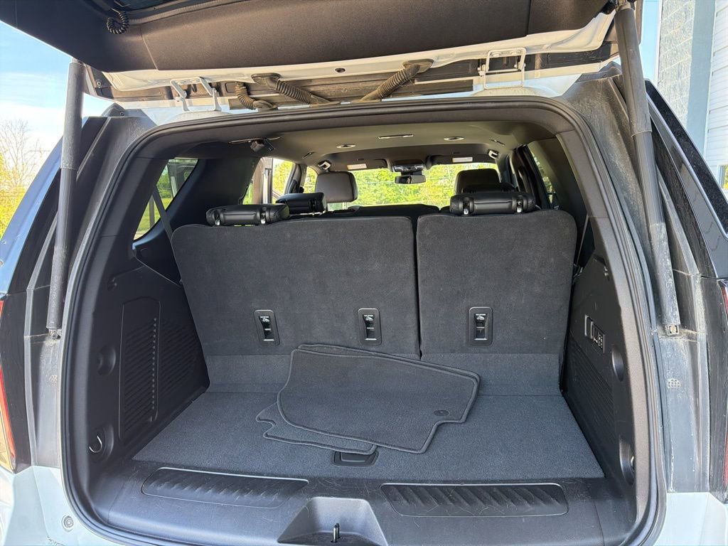 Used 2023 Chevrolet Tahoe LT w/ Luxury Package AWD/4WD image 11