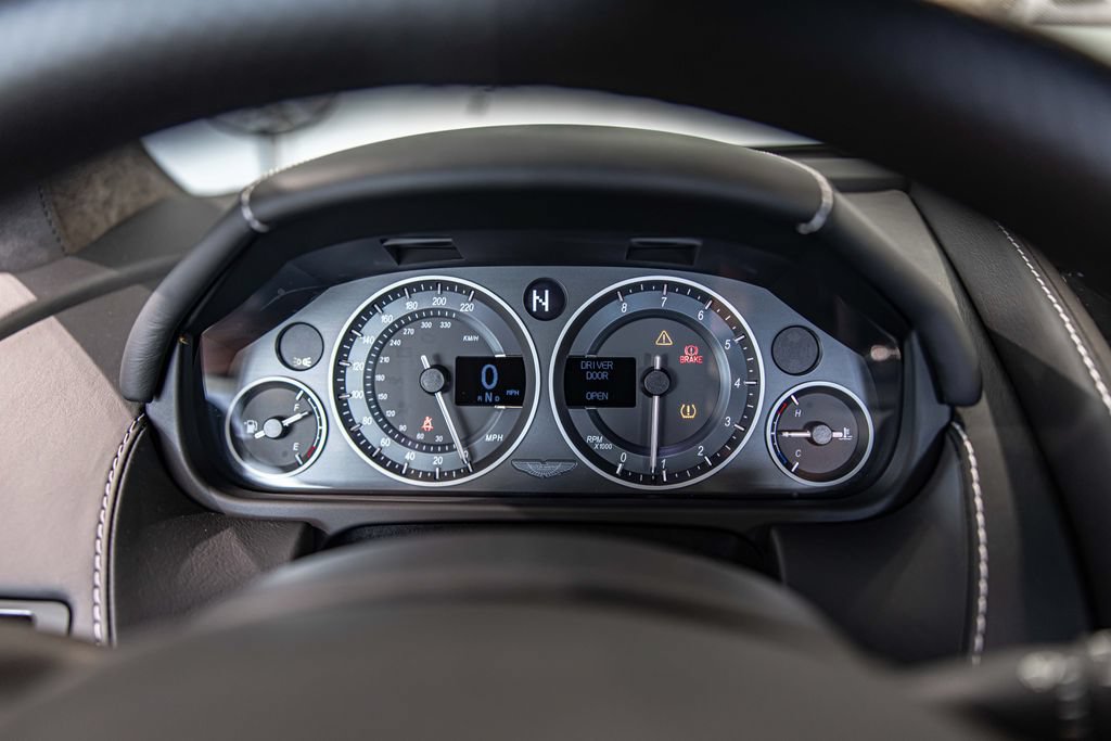 Used 2017 Aston Martin V12 Vantage S RWD image 23