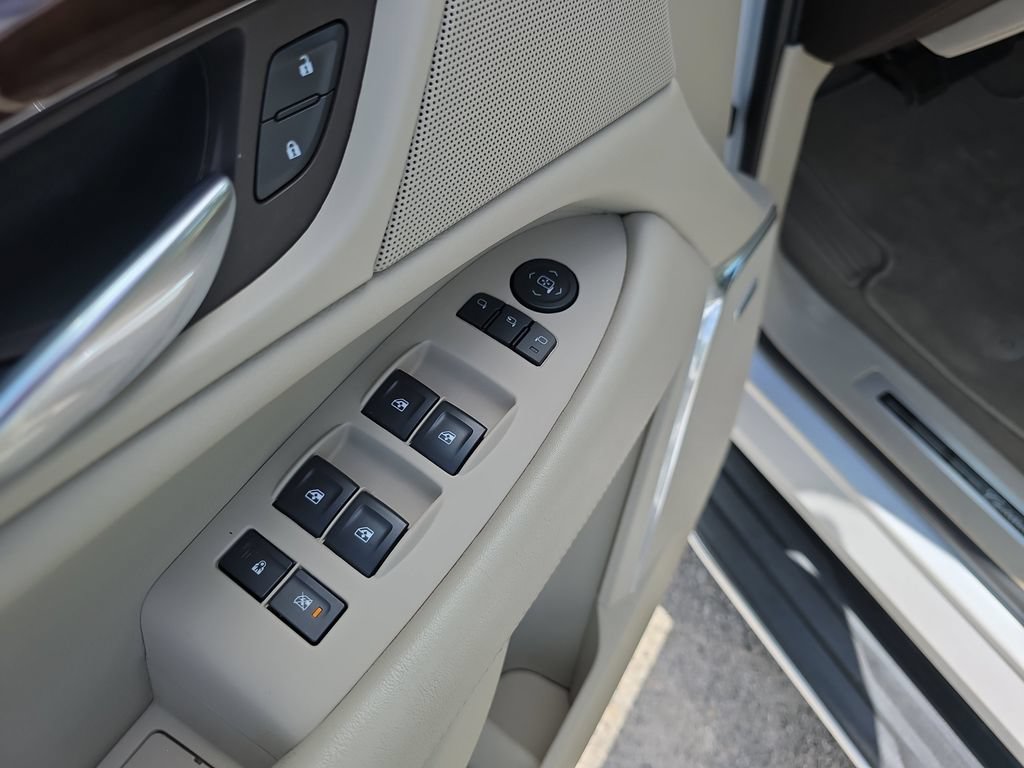 Used 2017 Cadillac Escalade 2WD image 18