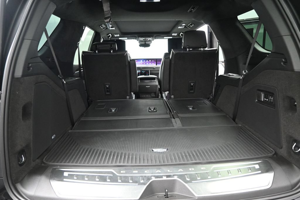 New 2026 Cadillac Escalade Platinum Sport w/ LPO, ONYX Package AWD/4WD image 18