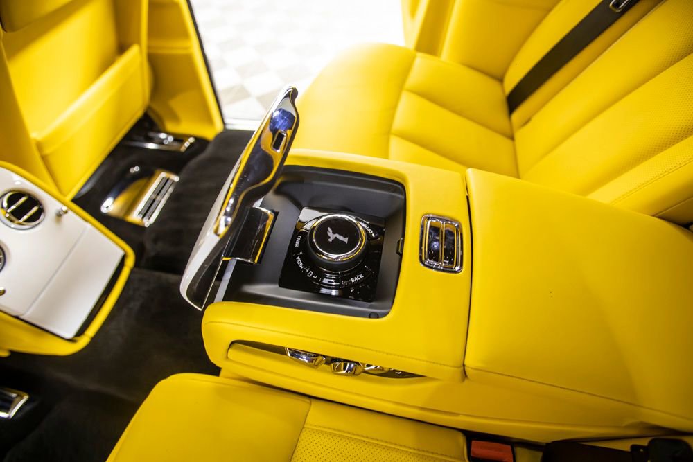 Used 2018 Rolls-Royce Phantom Sedan image 28