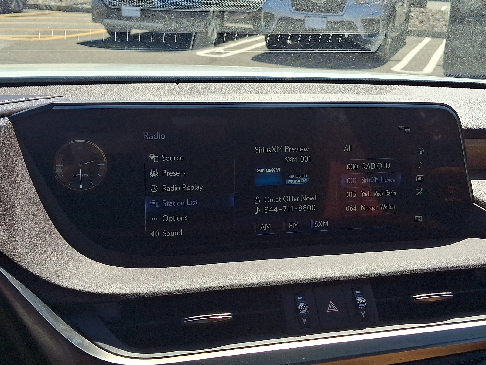 Used 2019 Lexus ES 300h w/ Luxury Package image 18