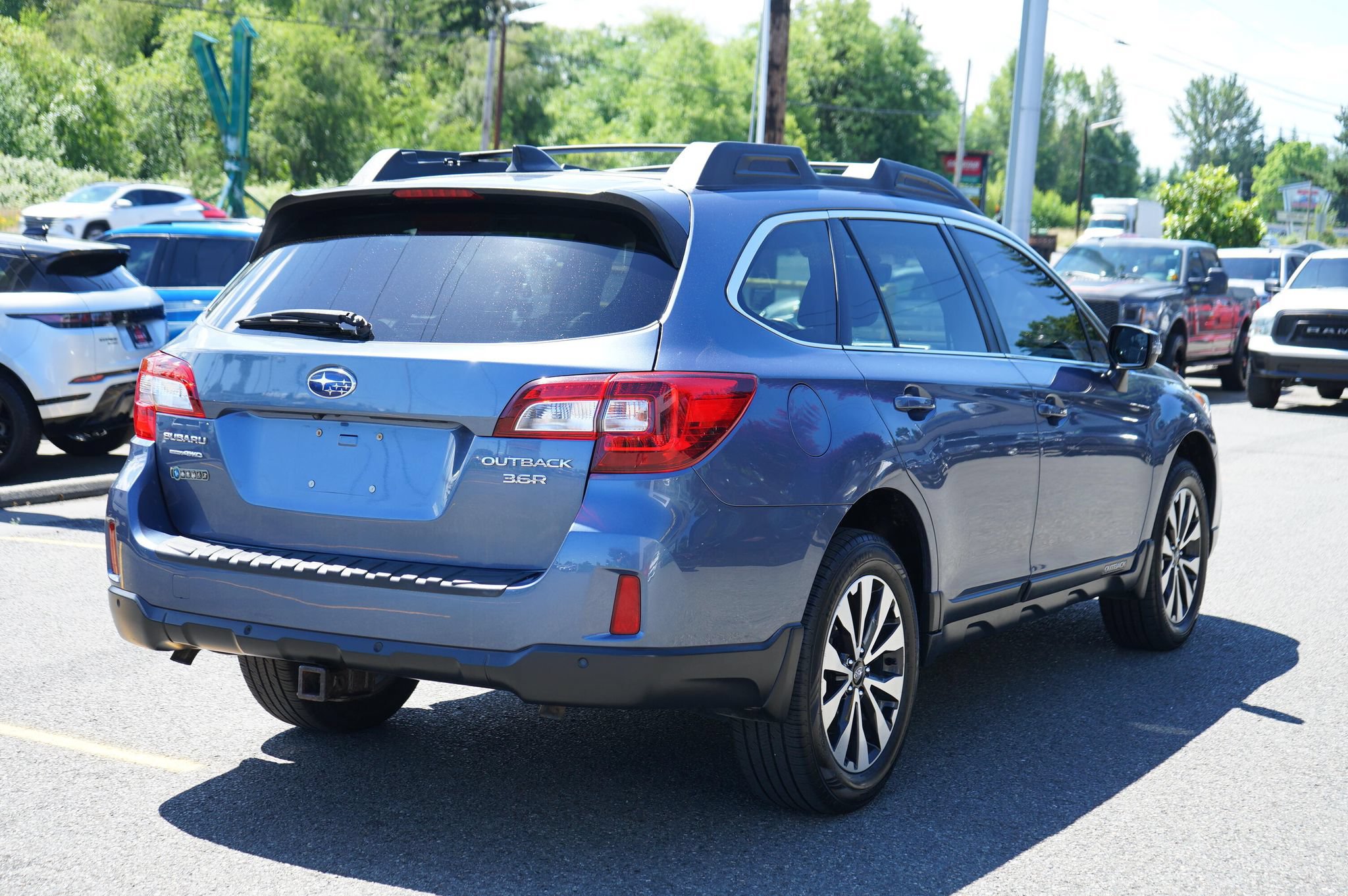 Used 2017 Subaru Outback 3.6R Limited AWD/4WD image 5