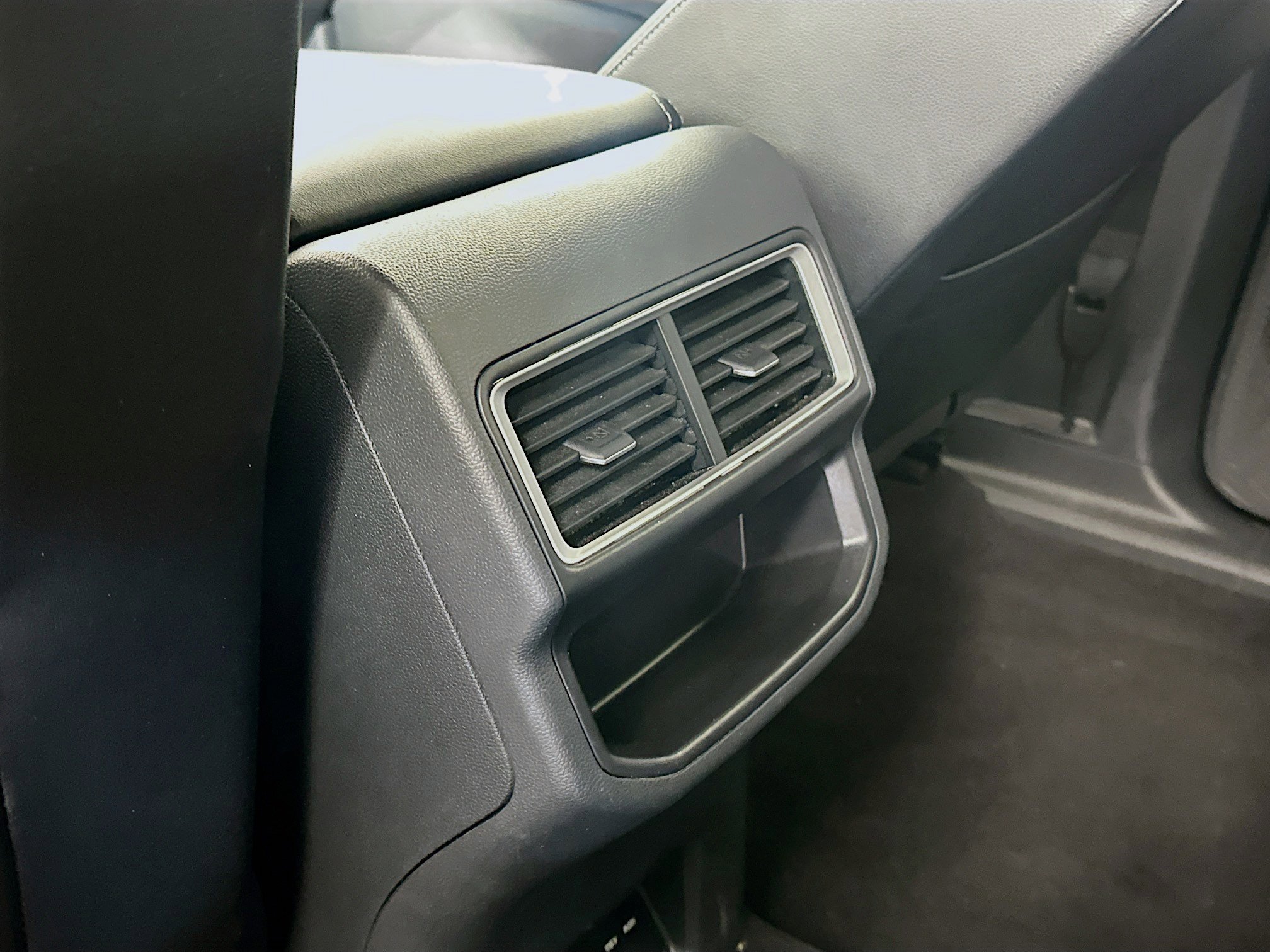 Used 2025 Volkswagen Atlas Cross Sport SE FWD image 27
