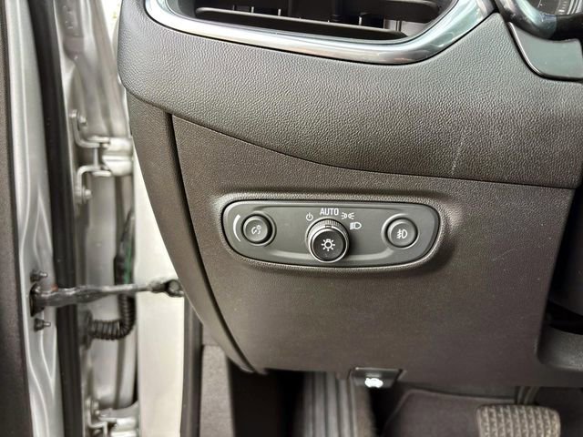 Used 2021 Chevrolet Equinox LT image 18