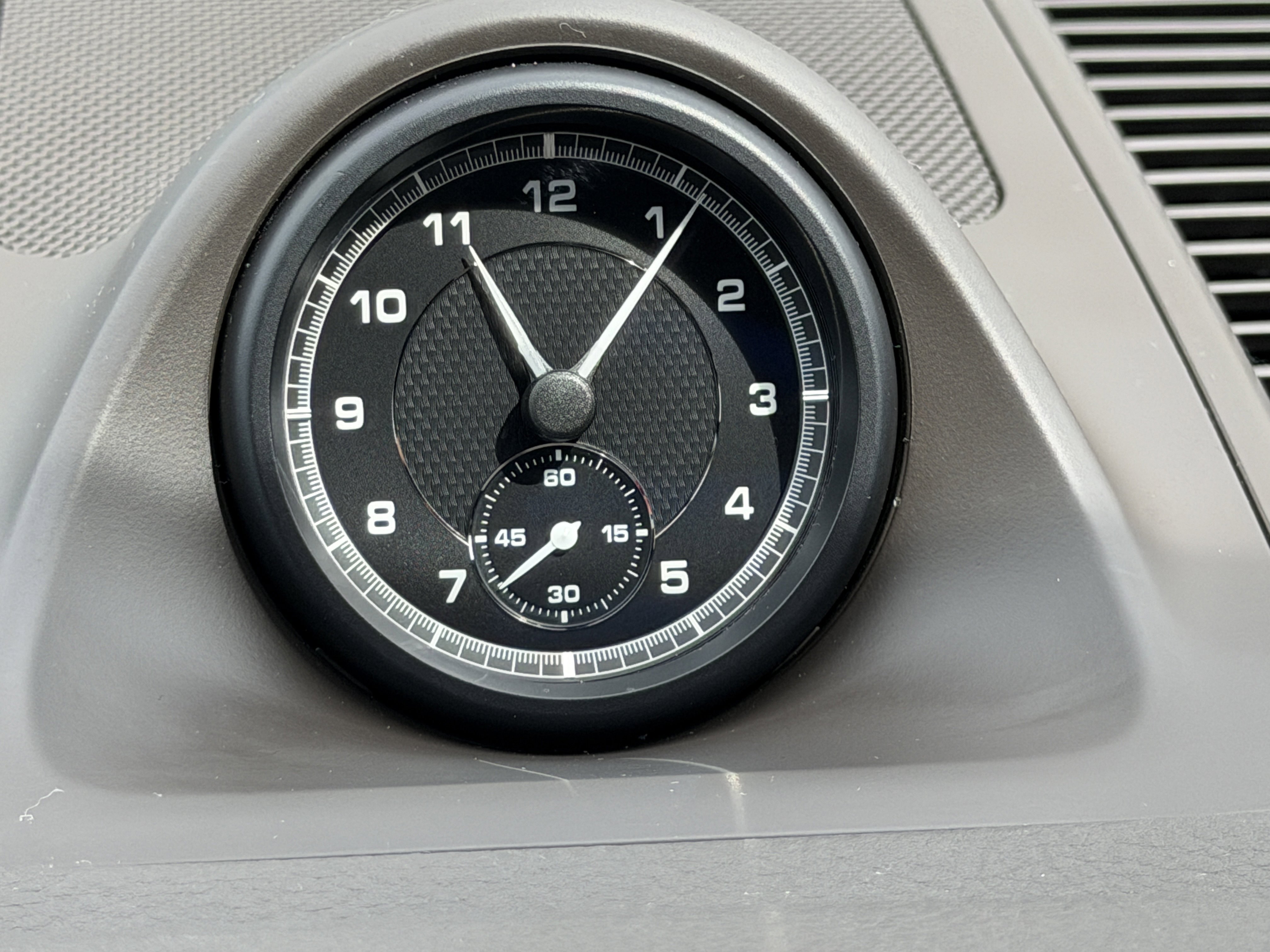 Certified 2022 Porsche Macan image 28