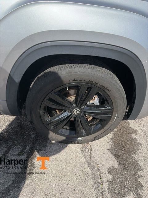 Used 2023 Volkswagen Atlas Cross Sport SEL R-Line image 28