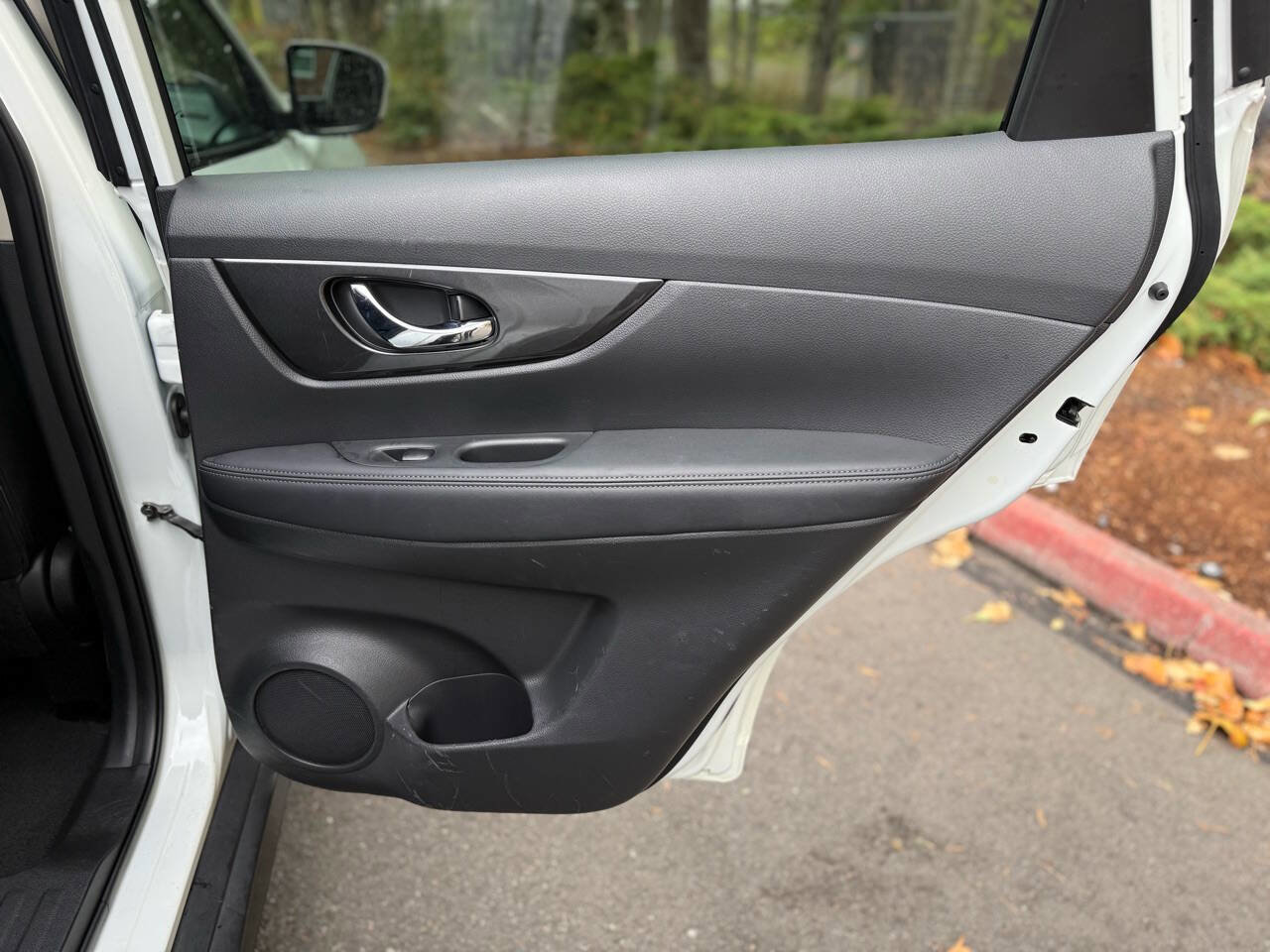 Used 2019 Nissan Rogue SV AWD/4WD image 30