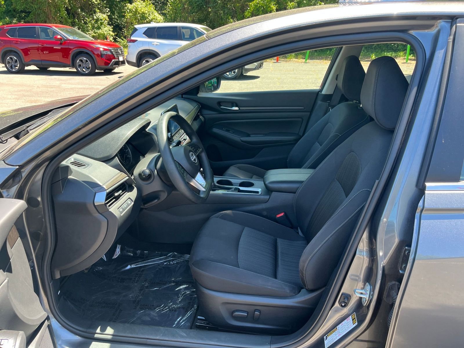 Used 2025 Nissan Altima 2.5 SV FWD image 27