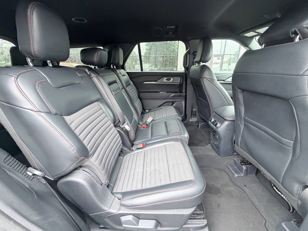 Used 2025 Ford Explorer ST-Line w/ ST-Line Street Pack AWD/4WD image 29