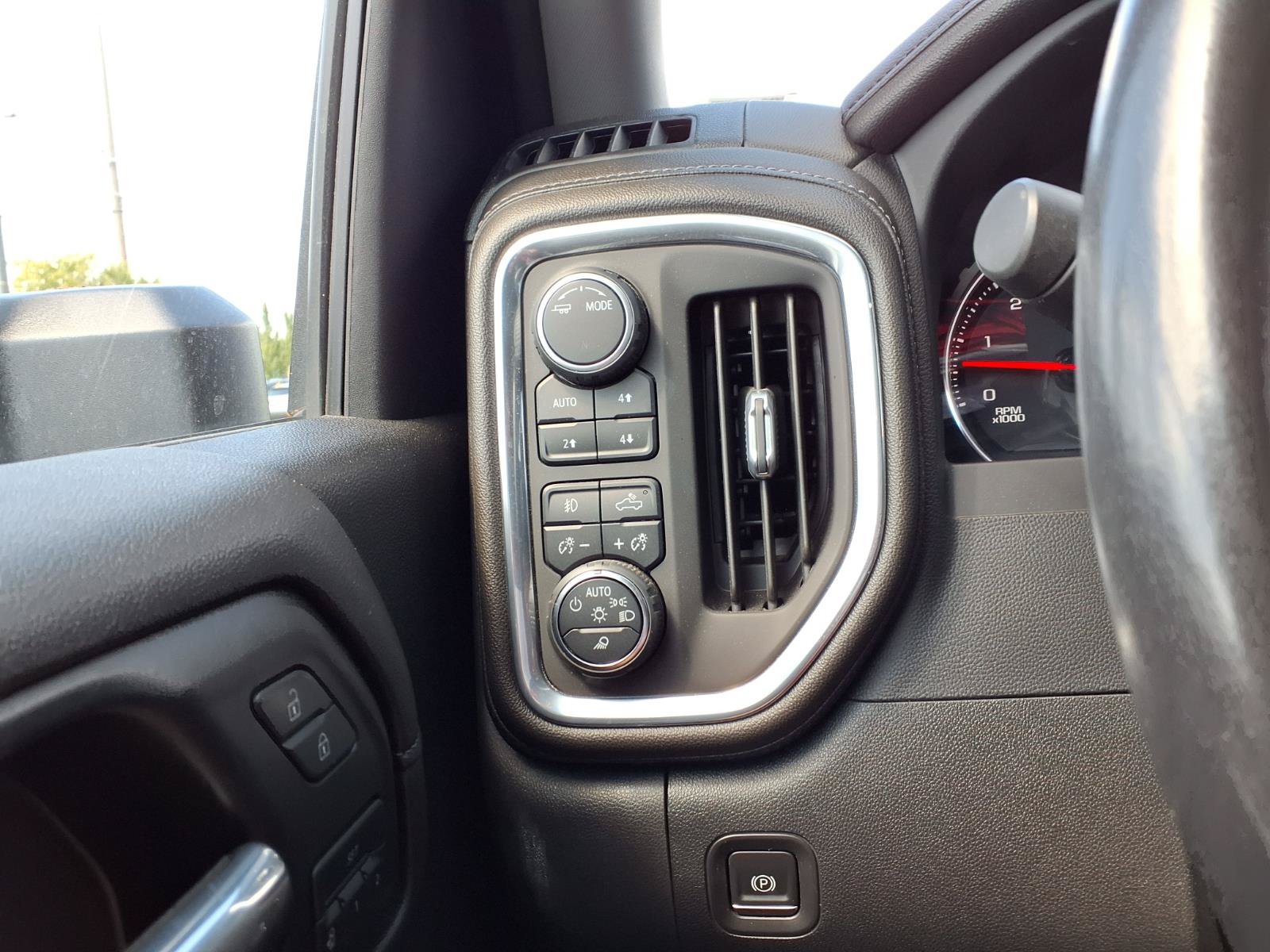 Used 2022 Chevrolet Silverado 2500 LTZ w/ LTZ Convenience Package AWD/4WD image 17