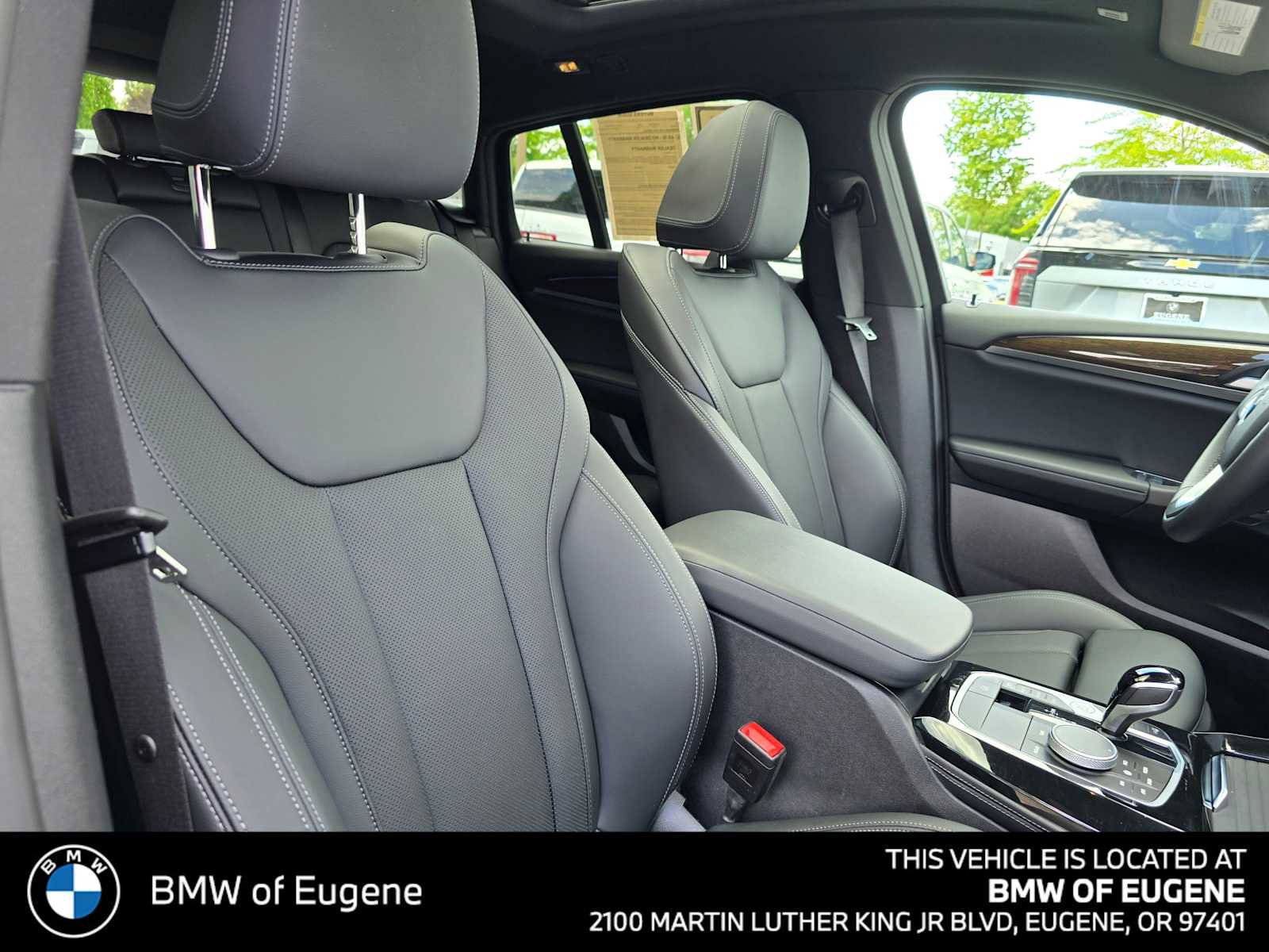 Used 2025 BMW X4 xDrive30i AWD/4WD image 11