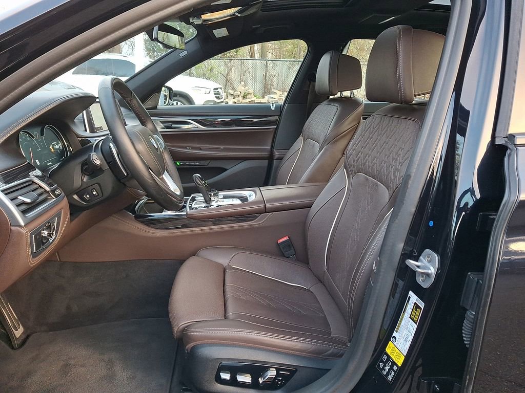 Used 2019 BMW 750i xDrive w/ Executive Package AWD/4WD image 9