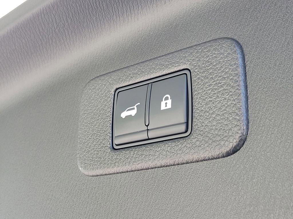 Certified 2022 Nissan Armada Platinum w/ Captain's Chairs Package image 18