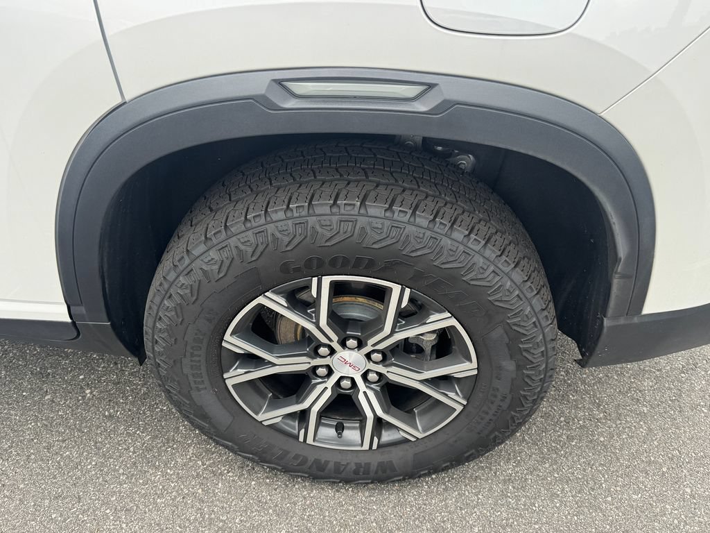 Used 2025 GMC Acadia AT4 w/ Luxury Package AWD/4WD image 10