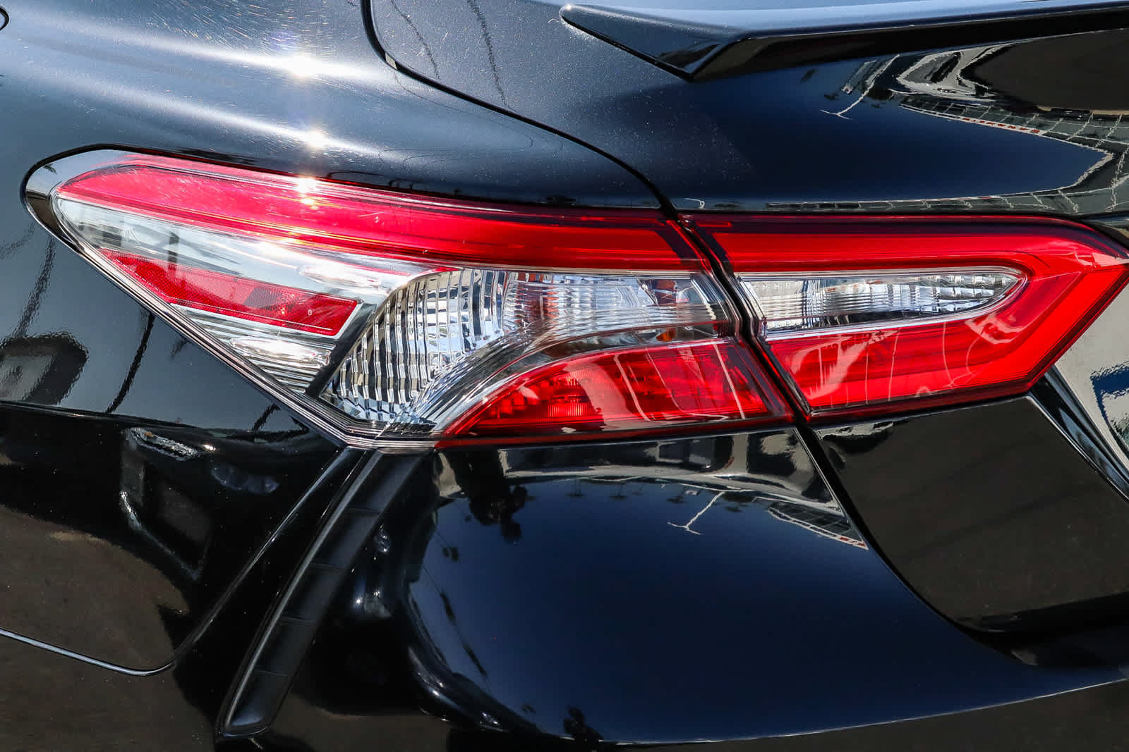 Used 2018 Toyota Camry SE FWD image 11
