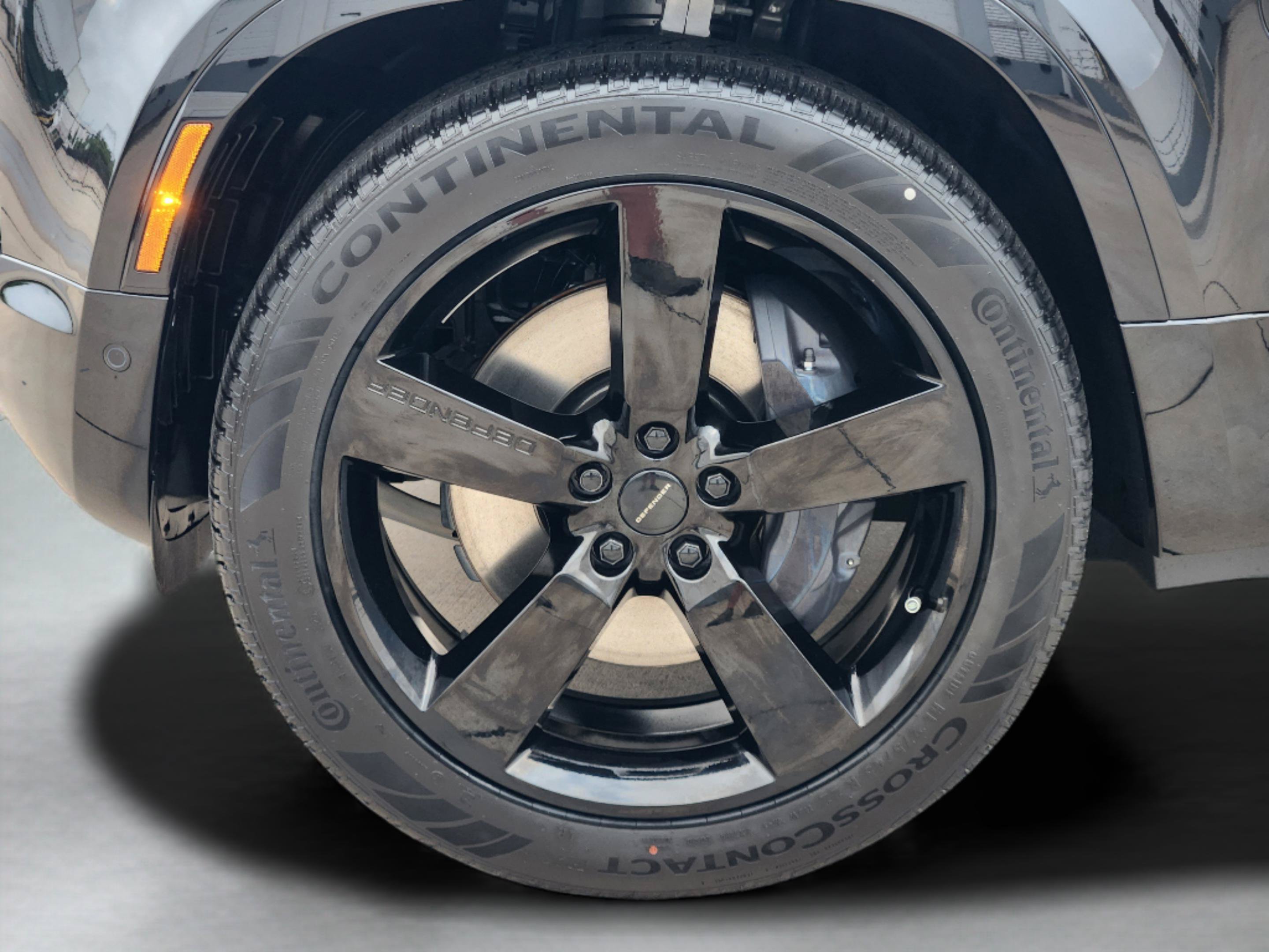 New 2026 Land Rover Defender 130 X-Dynamic SE AWD/4WD image 33