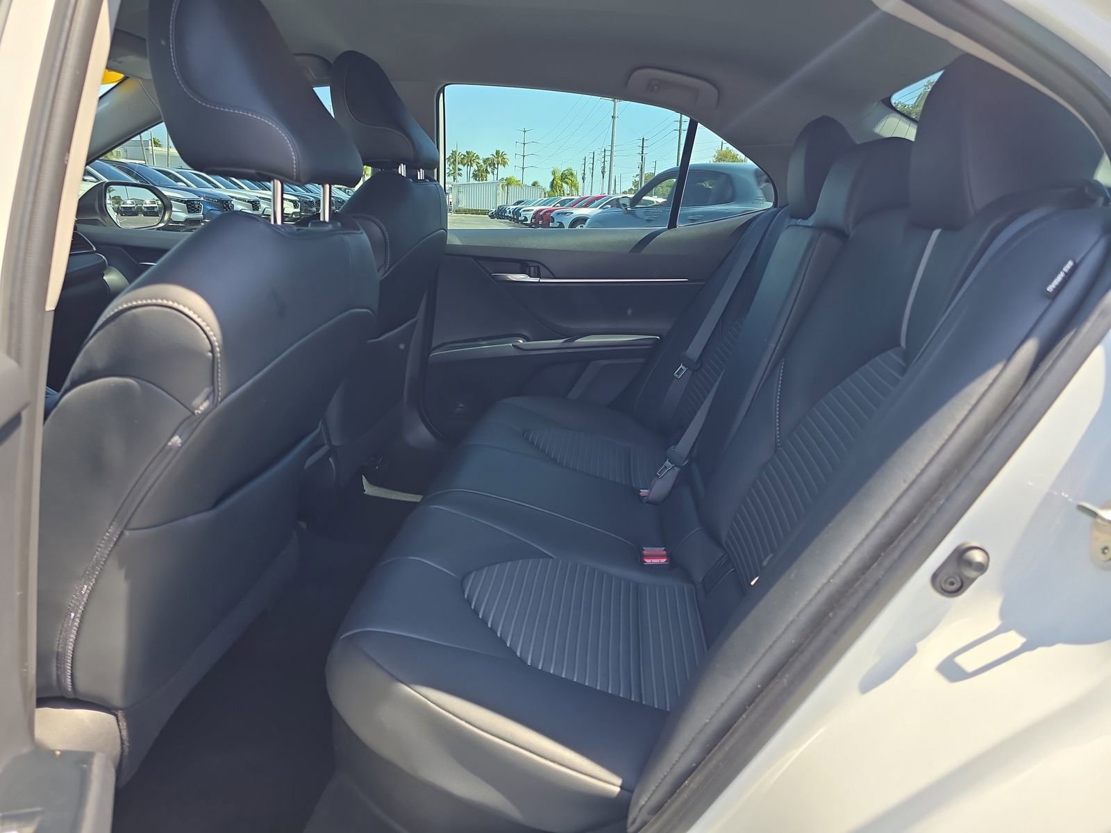 Used 2020 Toyota Camry SE FWD image 15