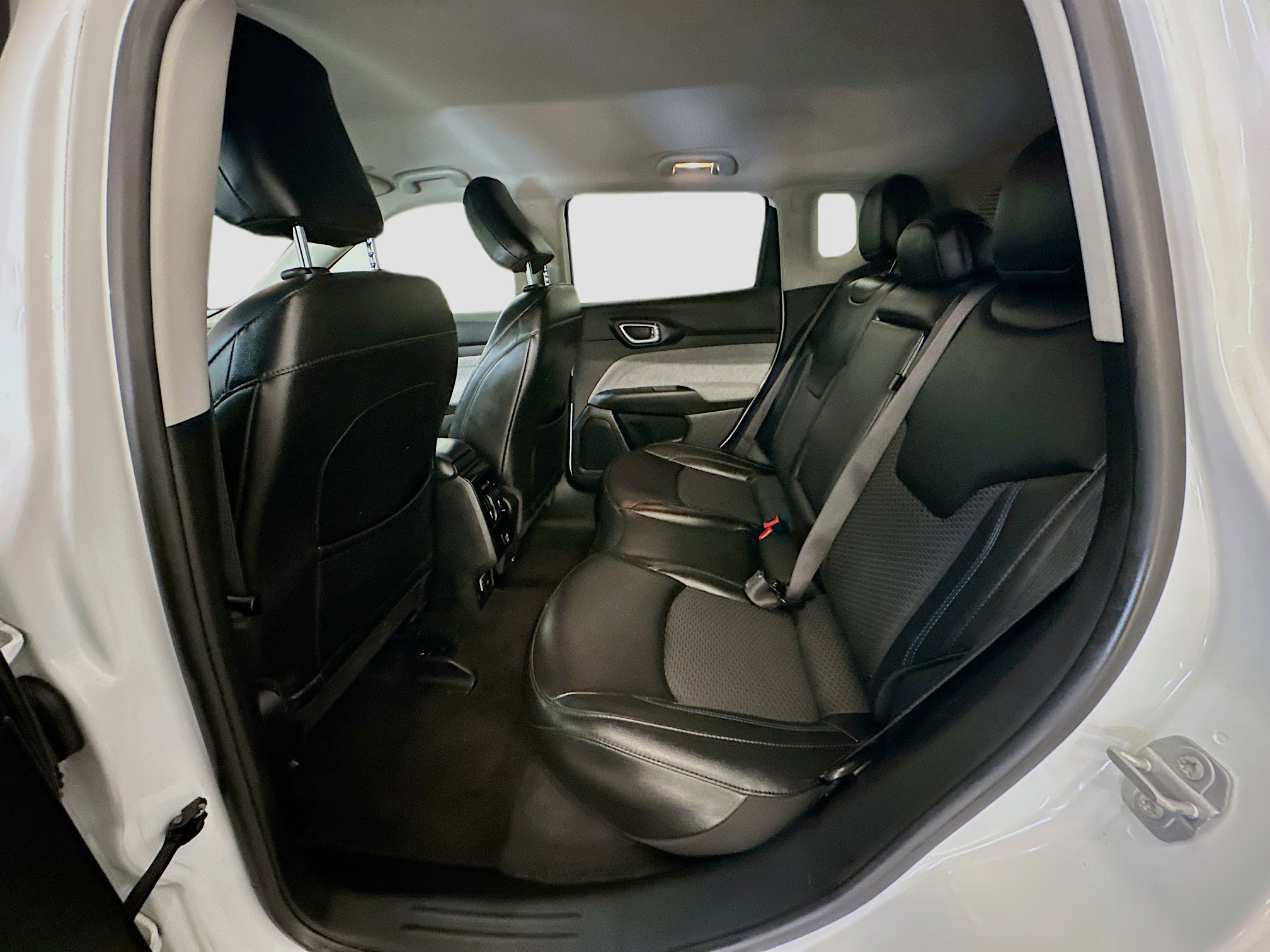 Used 2022 Jeep Compass Latitude image 28