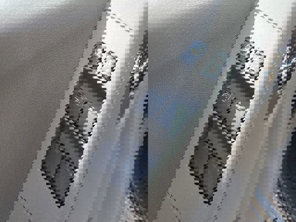 Used 2016 Nissan Frontier SV w/ SV Value Truck Package image 16